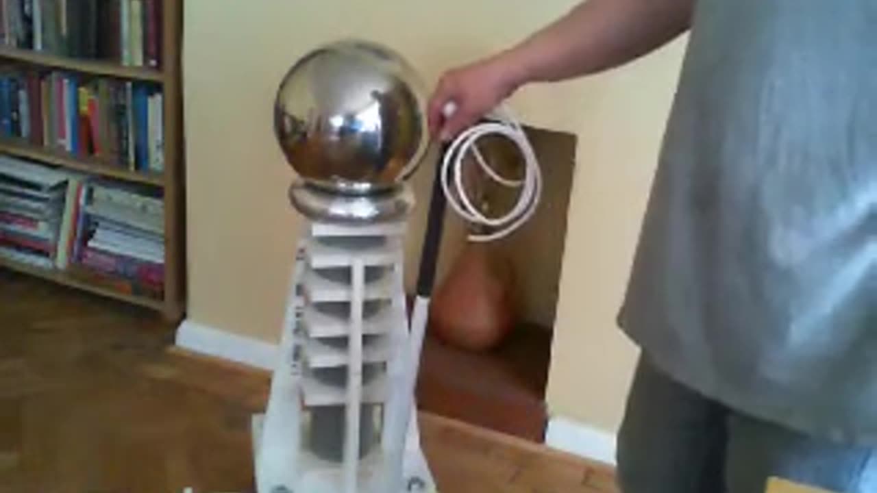 How to build a Van Der Graaf Generator 9 - the discharge rod