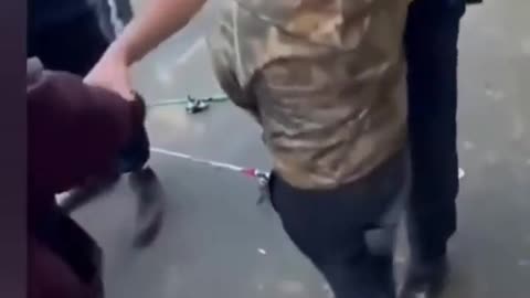 W Anglii aresztuje się nawet dzieci, które ośmielą się powiedzieć cokolwiek przeciwko migrantom.