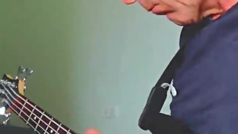 Classical music on bass guitar Ibanez shortscale lefty