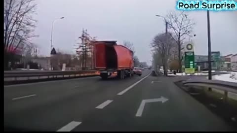 Rollover Crash in Broad Daylight