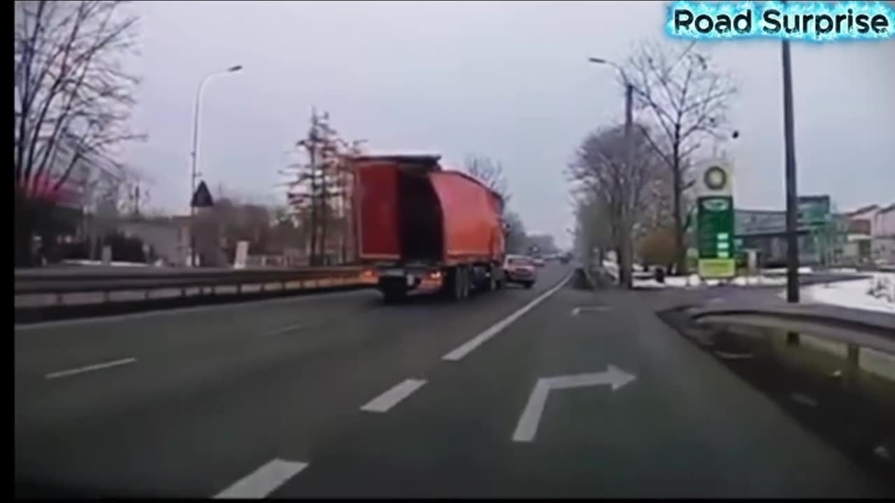 Rollover Crash in Broad Daylight