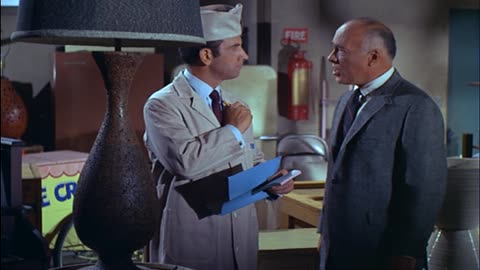 Superagente 86 - T02E02 - Huelga en Control (1966)