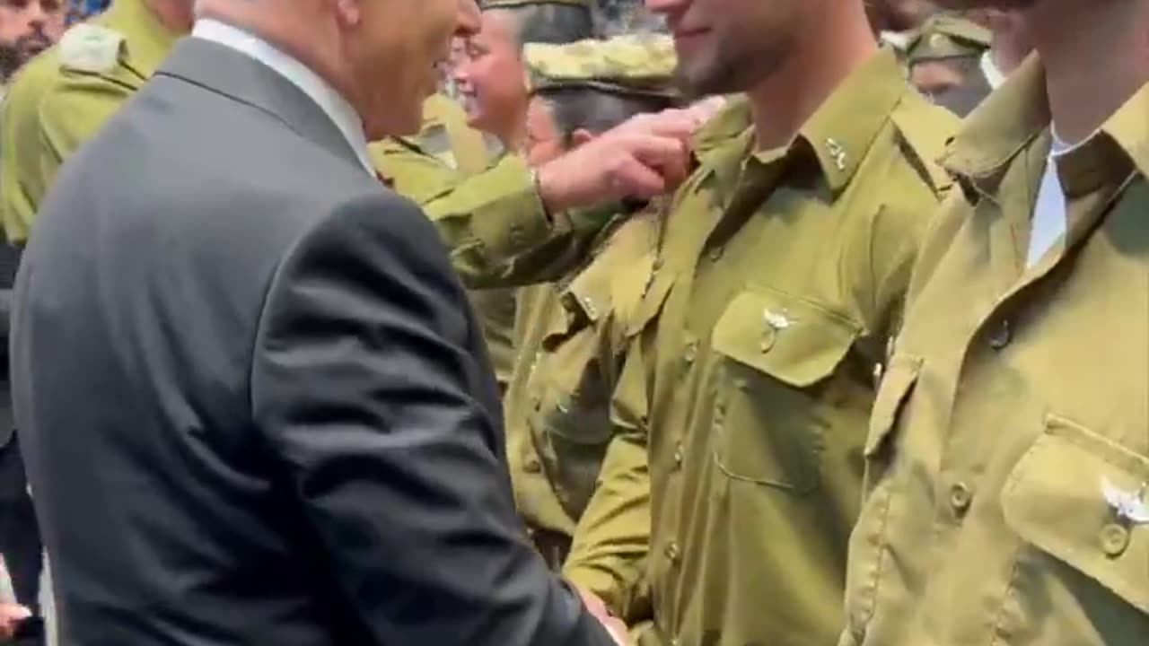 תודה לכם מסיימות ומסיימי קורס קצינים. אוהב אתכם וגאה במשפחות היקרות שלכם! ♥️ 🇮🇱