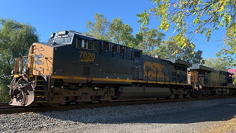 CSX Train engines 7020 and 885 head East