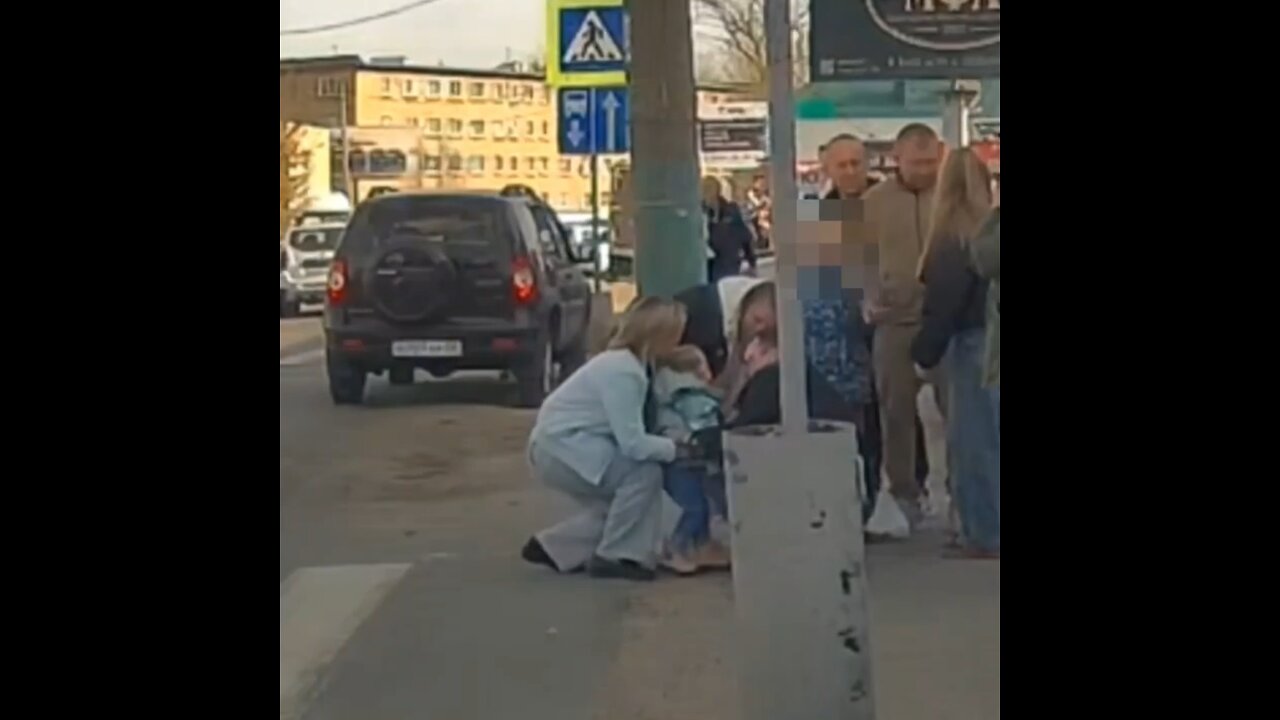 Héroe ruso salva a una niña que se atragantaba con un caramelo