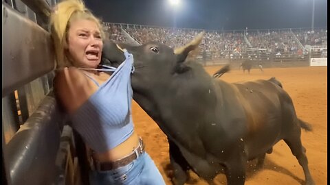 Massive Bull Loses Control at the Arena Fence — A Woman Is Trapped as Panic Spreads