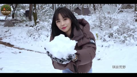 A Simple Meal in the Snow Forest – Warmth in the Cold Wildernes