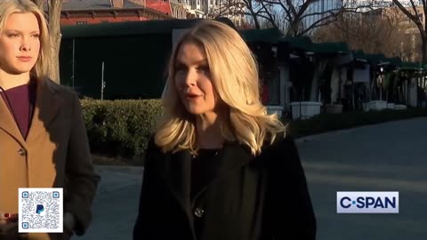 Federal Workers Show Up for Work or Resign
