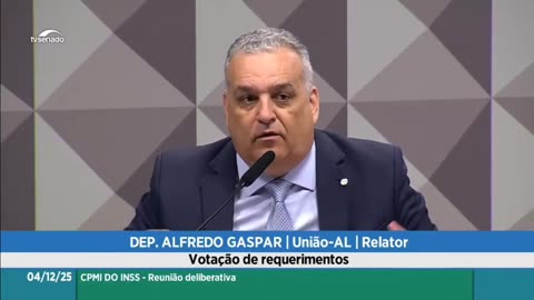 O relator da CPMI esta AFIRMANDO que lulinha estava ao lado do Careca do INSS num voo específico para Portugal.