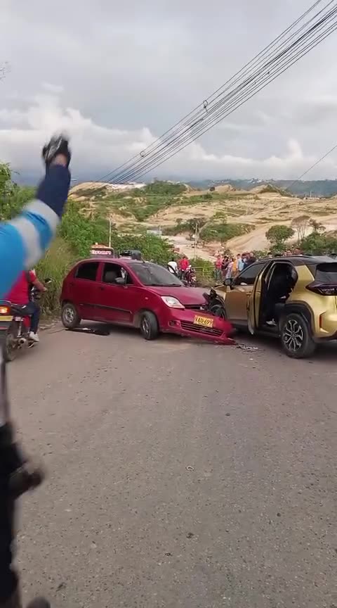 Fuerte accidente de tránsito en la vía Bahondo – Nuevo Girón