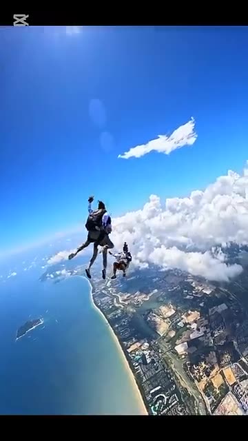 Thrilling Skydiving Experience 🙀