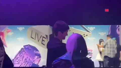 Twitch streamer Emiru gets assaulted by a fan at TwitchCon