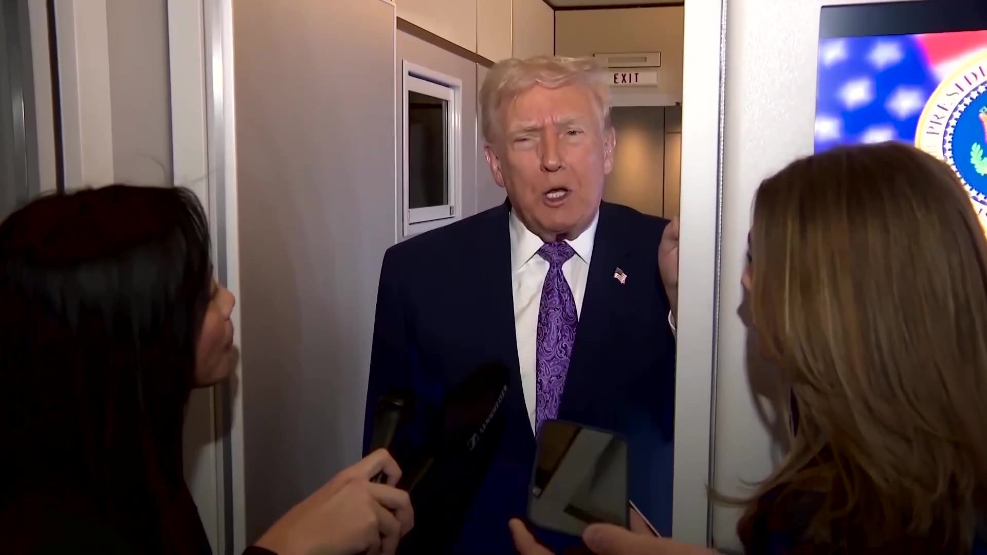 Trump confirms conversation with Venezuelas Maduro