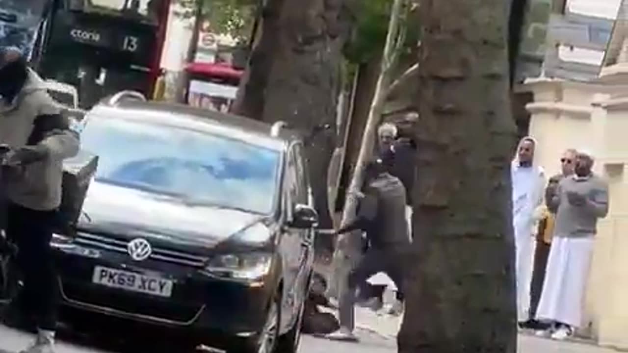 Open, armed gang violence outside regents park mosque in broad daylight.