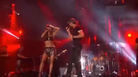 Enrique Iglesias Ft. Nicole Scherzinger - Heartbeat (LIVE)