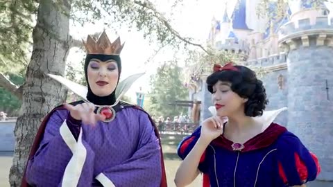 The ULTIMATE Disneyland Princess Meetup – And the VIRAL Evil Queen Made It ICONIC