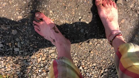 Barefoot bike ride food shop 👣