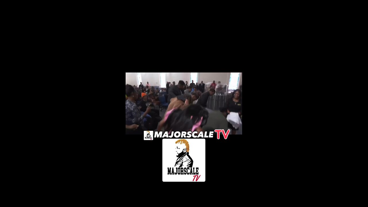 U got 20 seconds then we gotta go home, I want some chicken 🍗🫢😂💃🏽🕺🏾 #praisebreak #churchchronicles