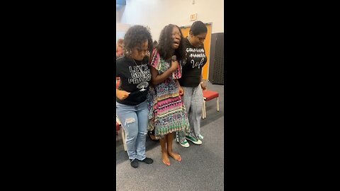 Praising God together 💃🏽💃🏽 praise break