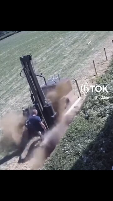 MAN TRIGGERS MASSIVE GAS EXPLOSION ON A PLAIN FIELD👷‍♂️🏗️💥⛽️💥🏜️💫