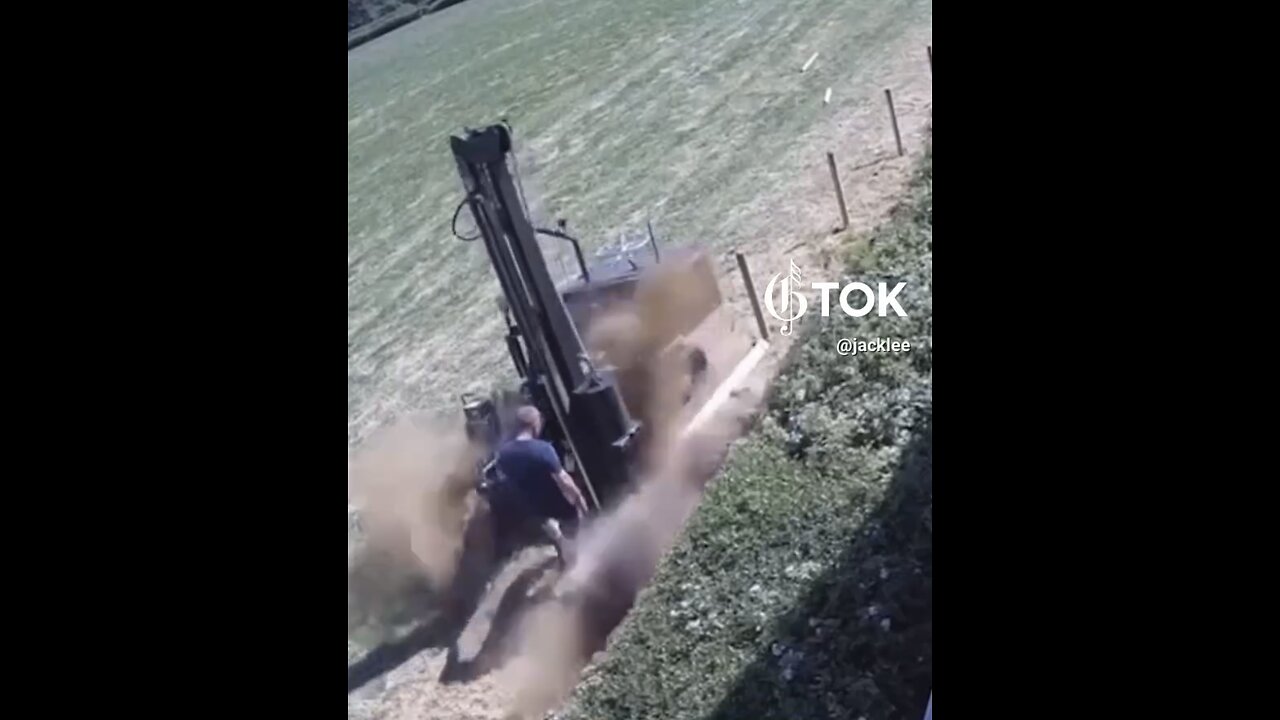 MAN TRIGGERS MASSIVE GAS EXPLOSION ON A PLAIN FIELD👷‍♂️🏗️💥⛽️💥🏜️💫