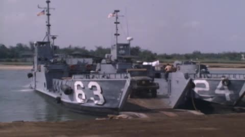 SHOP NEWS CARGO RAMP AT DING HA, RVN - SHOP NEWS CARGO RAMP AT DING HA, RVN - 428-npc-41762