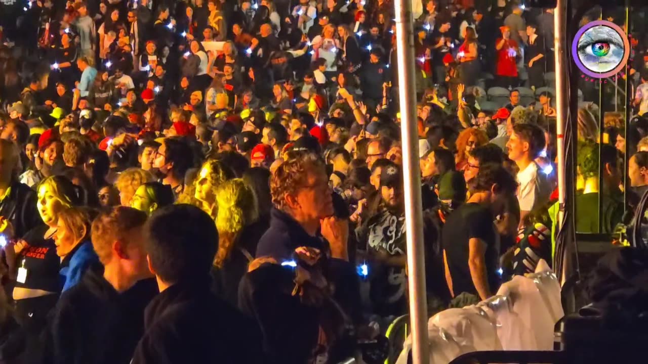 Malaika told her mother if she went to see @twentyonepilots she'd go home!!