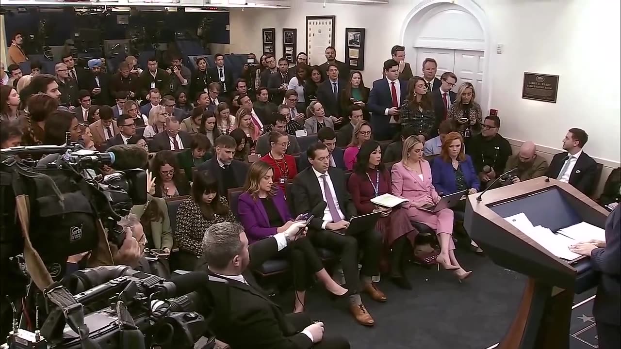 Trump's Press Secretary SHREDS Republican Mitch McConnell For Voting Against Tulsi Gabbard.
