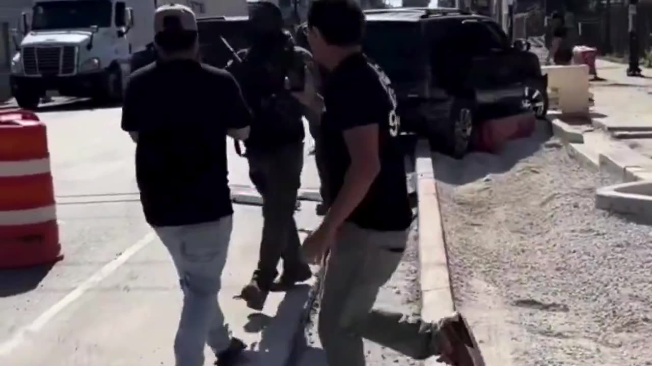 Armed Mexican terrorists attack ICE, gets shot