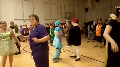 Back to the DJs music, cause this is THRILLER!!!!