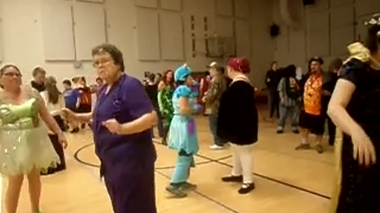 Back to the DJs music, cause this is THRILLER!!!!