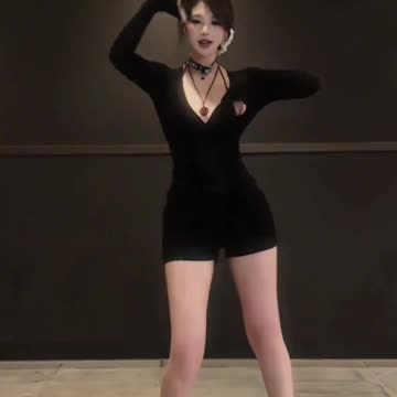 Alluring! | K-Pop Idol Ebony Pleated Skirt Bold Seductive Dance - Daily Beauty EP 415
