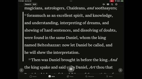 KJV Book of Daniel auto read with words.