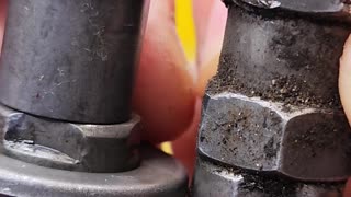 How to select and replace the inner axle, cones and washers of a bicycle wheel hub correctly.