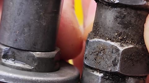 How to select and replace the inner axle, cones and washers of a bicycle wheel hub correctly.