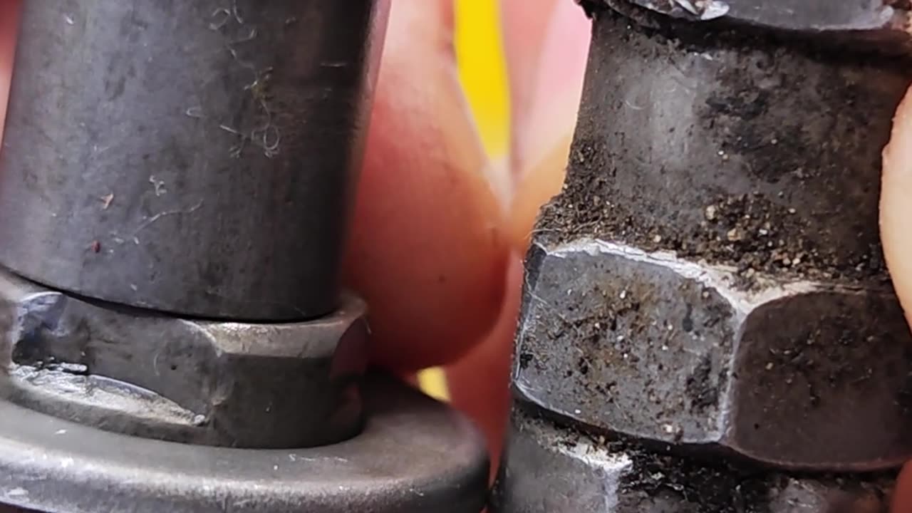 How to select and replace the inner axle, cones and washers of a bicycle wheel hub correctly.