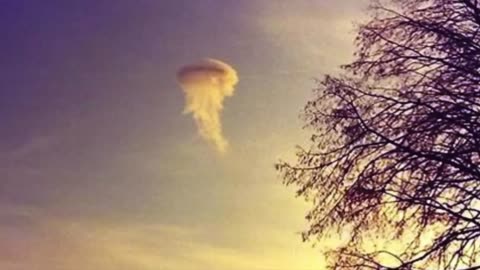 Massive Structure 100x Bigger Than 3I ATLAS Filmed Moving Across The Sun