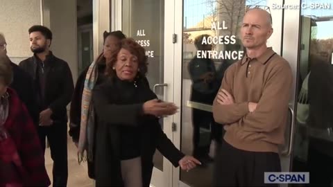 Democrat Claims Federal Employee Blocking Entrance to Dept of Education.