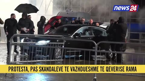 Policia liderin e opozites me uje dhe gaz lotesjelles