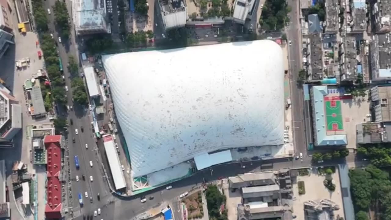 Balona gjigante me kantier ndërtimi brenda, ja çfarë zgjidhje është gjendur në Kinë