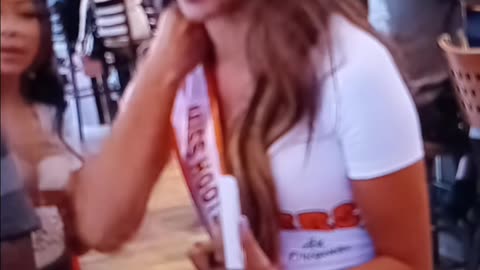 Hooters queen