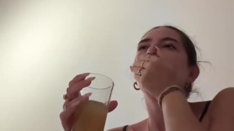 Begini Kalau Bule Sakit di Indonesia dan Harus Minum Tolak Angin!!