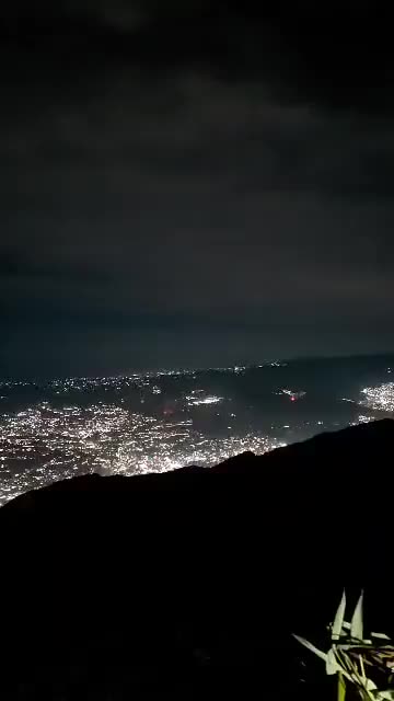 Video shows multiple U.S. airstrikes in Caracas, Venezuela