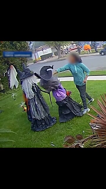 Corredora ataca decoraciones de Halloween