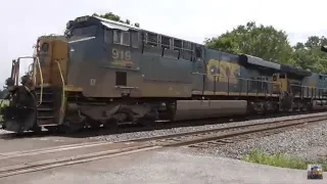 CSX Trains vs Wheeling & Lake Erie Which Railroad REIGNS SUPREME