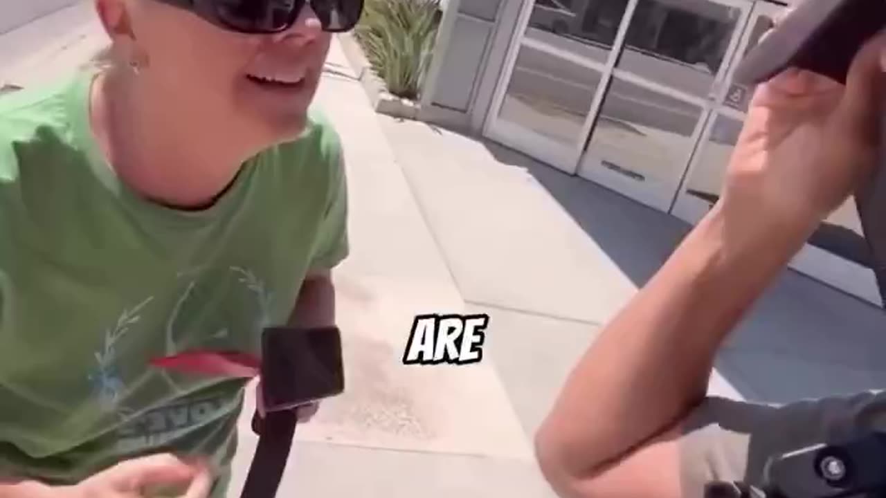 🚨 WAIT FOR IT: "Are you some ICE piece of sh!t?" Karen harasses what she thinks is an ICE agent