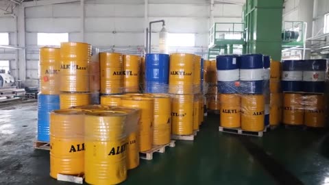 Watch: Double-Shaft Shredder DEMOLISHING Paint Can Bales