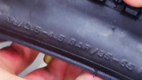 Quick installation of a bicycle tube into a wheel