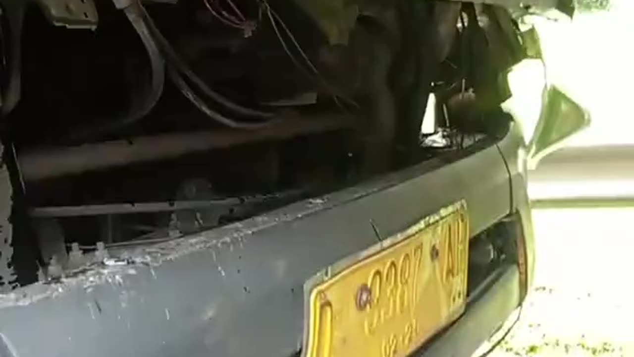 It happened again that a truck hit a truck on the toll road