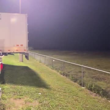 👀👀WHAT THE HELL👀👀 #truckerlove #truckdrivers #ourtruckinglife #truckdriver #truck #trucker